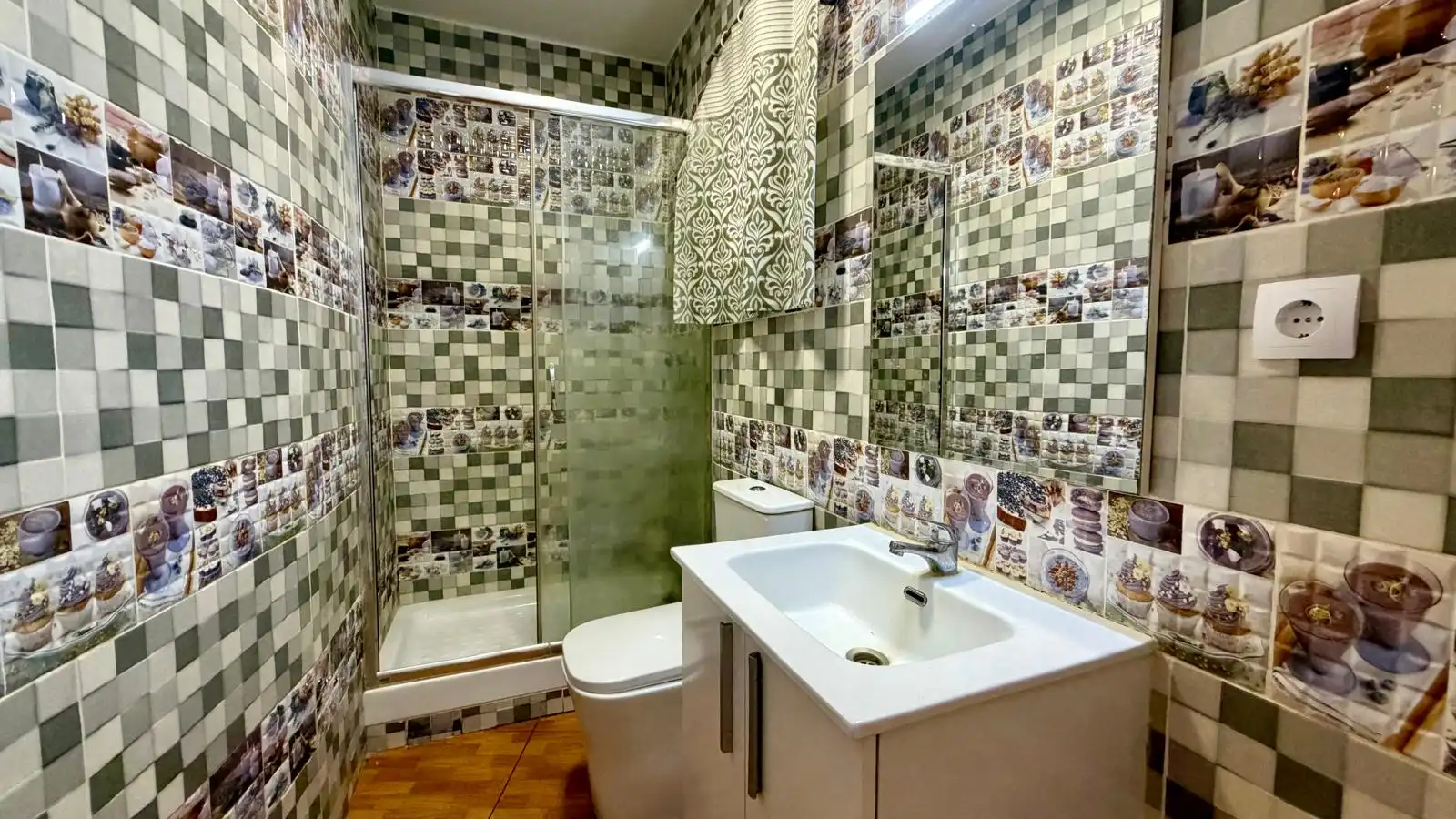 Baño de Piso en venta en L'Hospitalet de Llobregat con Terraza y Trastero