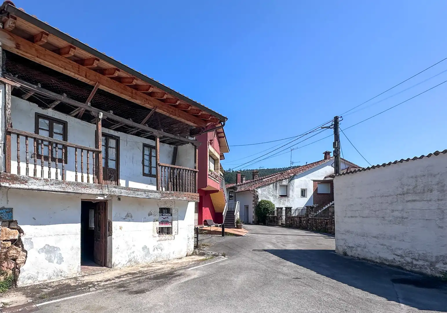 Vista exterior de Casa adosada en venda en Castañeda amb Jardí privat