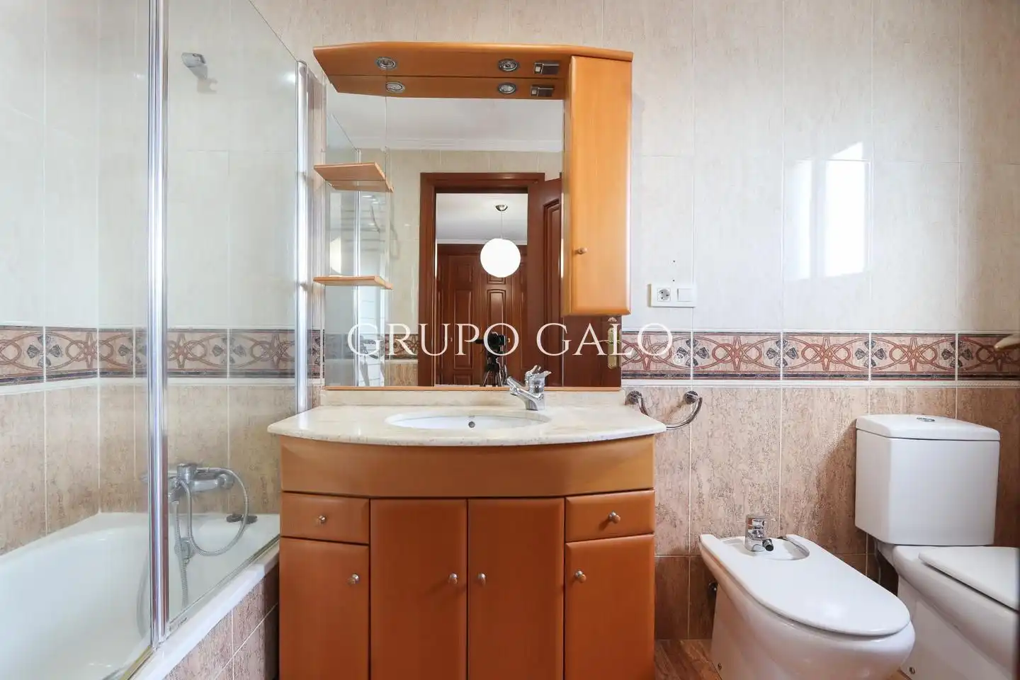 Baño de Ático en venta en Vigo  con Calefacción, Parquet y Trastero