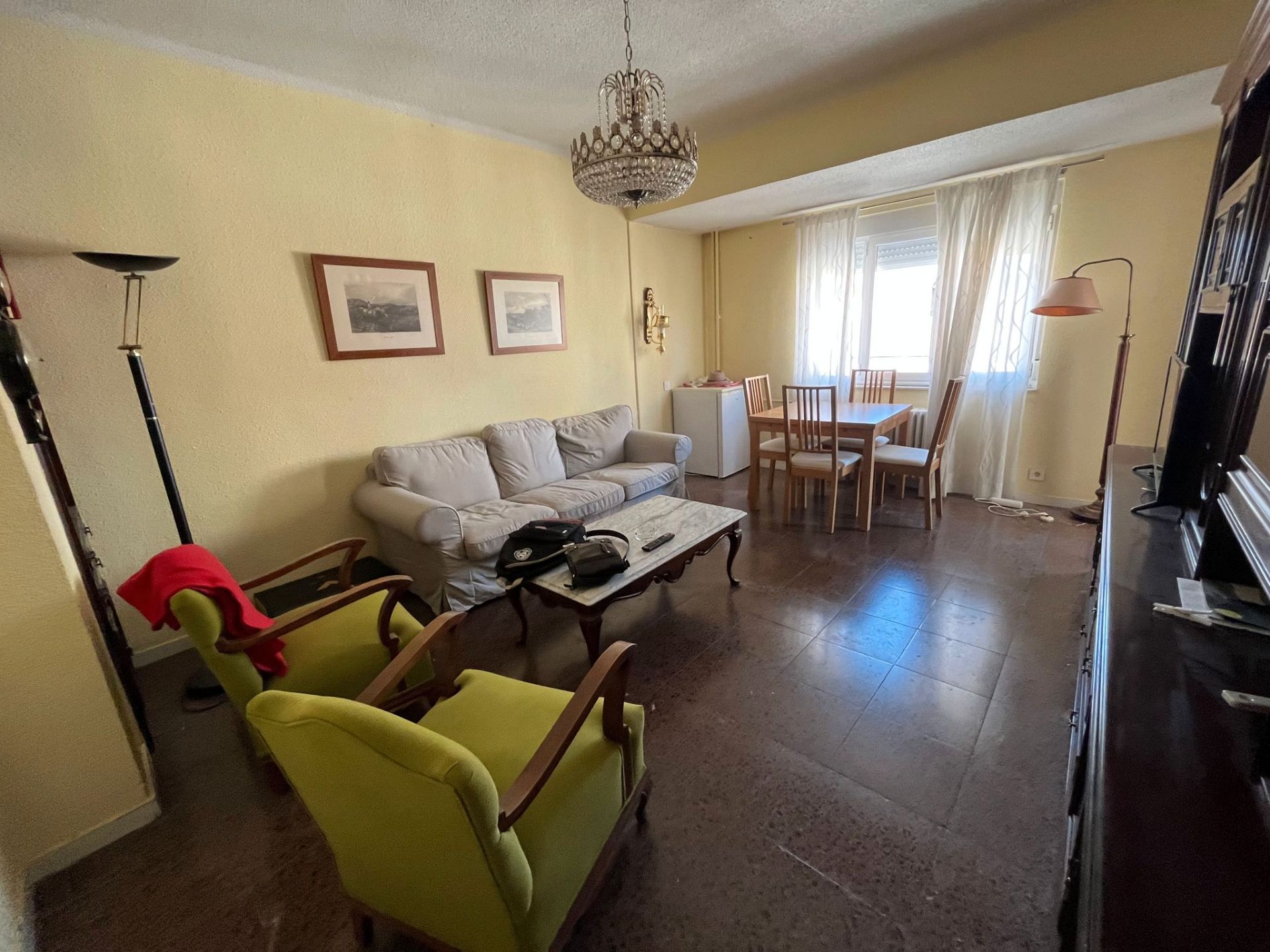 Sala d'estar de Pis en venda en Salamanca Capital amb Calefacció, Moblat i Balcó