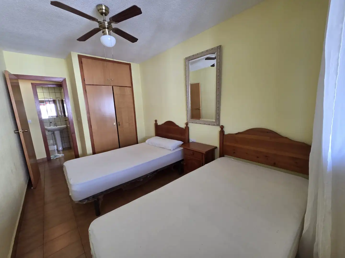 Habitación de Piso de alquiler en Almuñécar con Aire acondicionado, Calefacción y Terraza