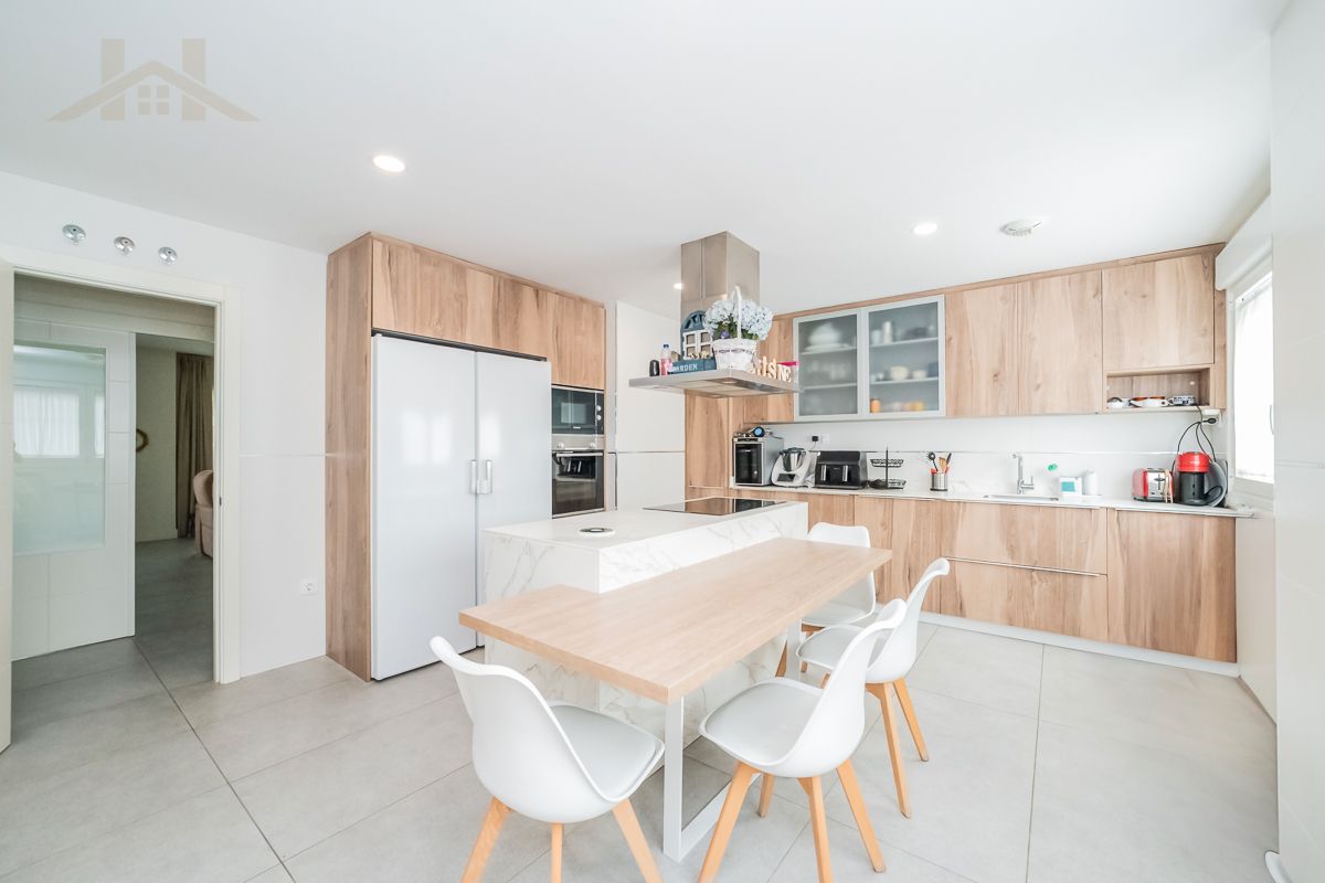 Kitchen of Single-family semi-detached for sale in Tres Cantos  with Air Conditioner, Heating and Private garden