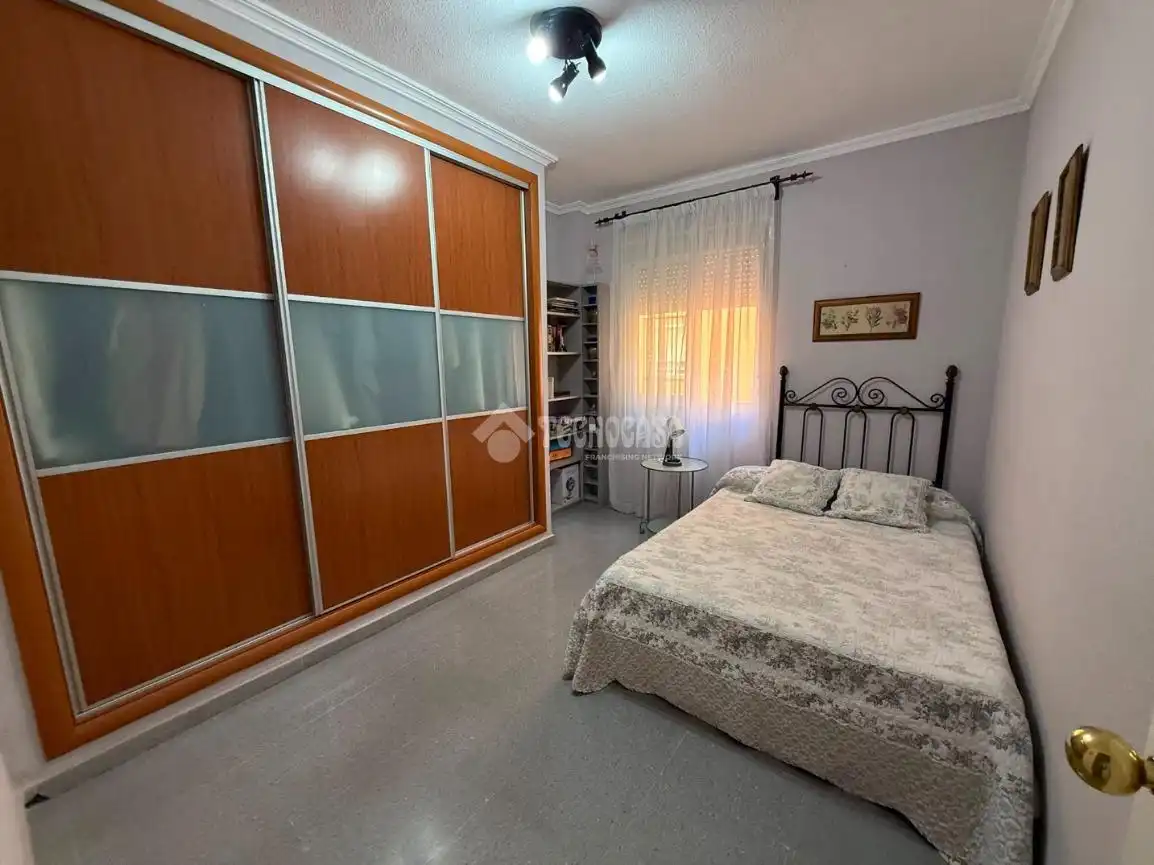 Habitación de Piso en venta en Sevilla con Trastero y Balcón