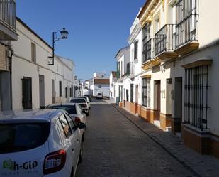 Vista exterior de Casa o xalet en venda en Moguer amb Terrassa, Piscina i Balcó