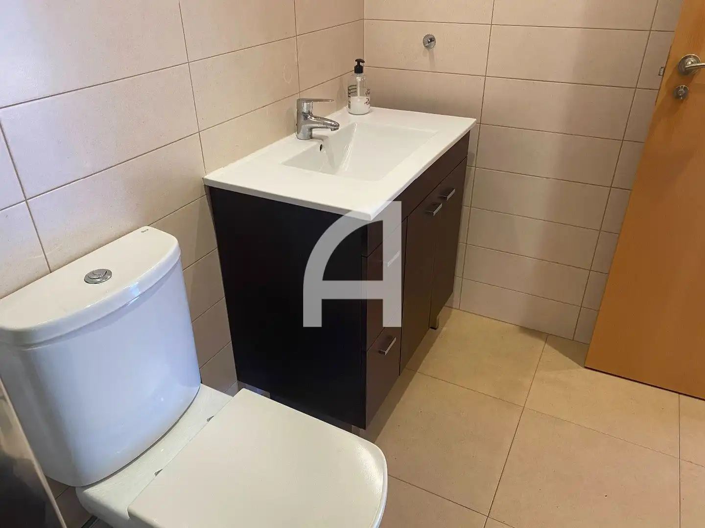 Bathroom of Flat for sale in Terrassa  with Air Conditioner, Heating and Terrace