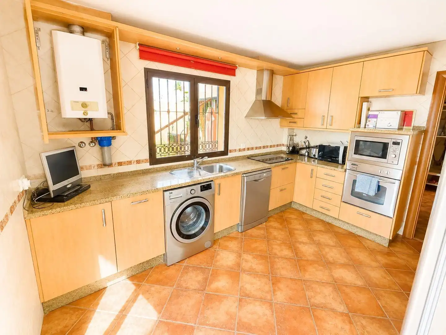 Küche von Haus oder Chalet zum Verkauf in Benalmádena mit Klimaanlage, Heizung und Privatgarten
