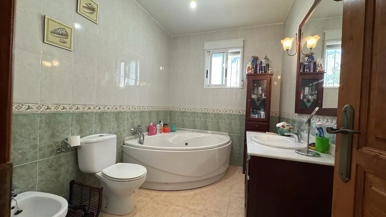 Bany de Casa o xalet en venda en Orihuela amb Aire condicionat, Jardí privat i Traster