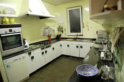 Küche von Wohnung zum Verkauf in Oviedo  mit Heizung, Privatgarten und Parkett