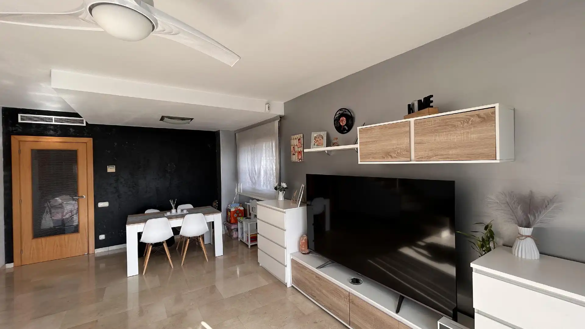 Sala d'estar de Casa o xalet en venda en Sant Andreu de la Barca amb Aire condicionat, Calefacció i Terrassa