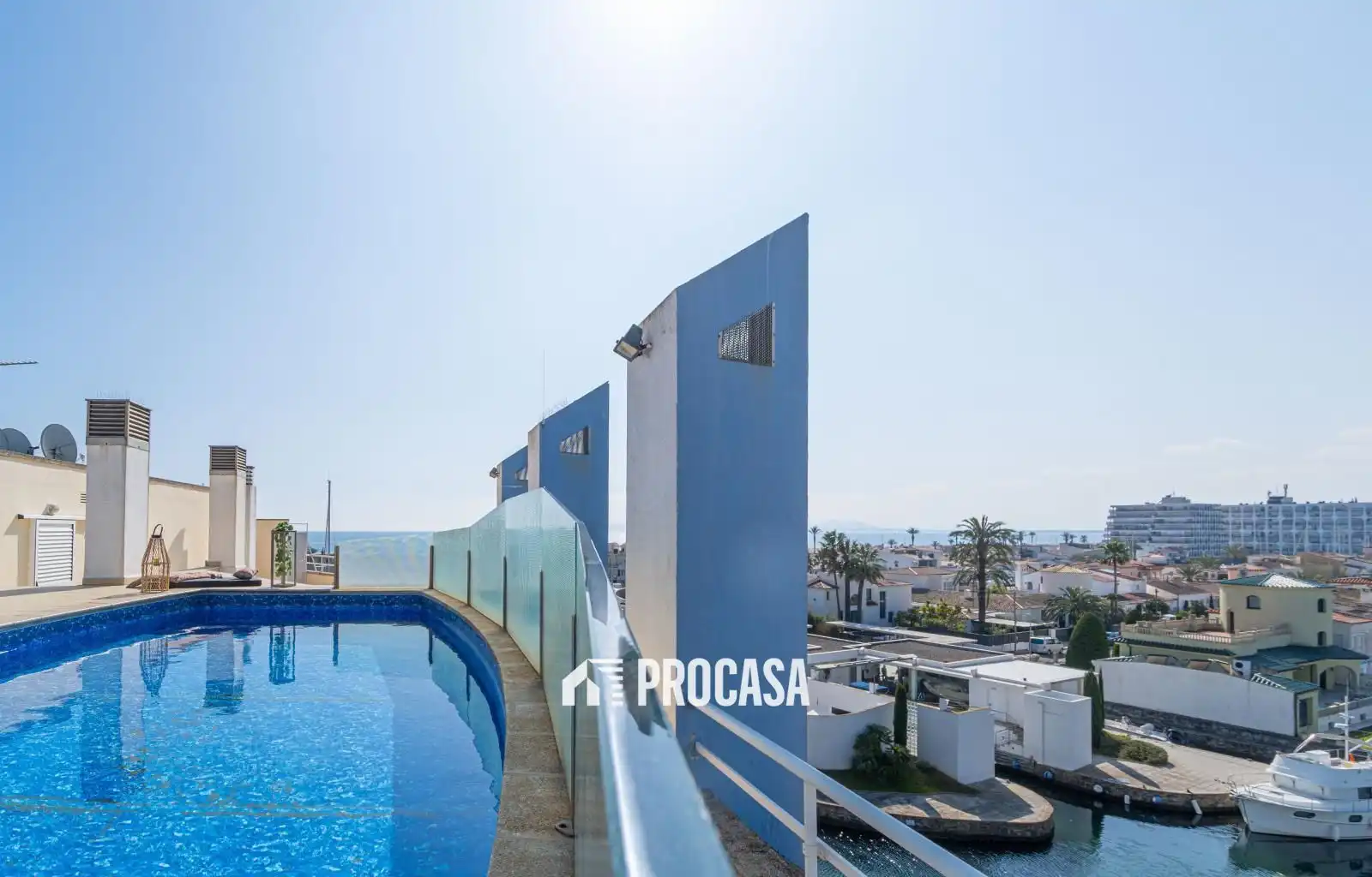 Schwimmbecken von Wohnung zum Verkauf in Empuriabrava mit Klimaanlage, Heizung und Terrasse
