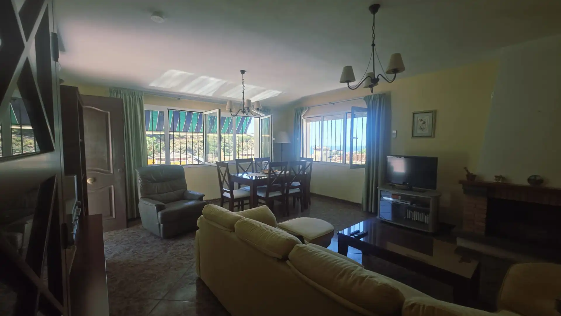 Wohnzimmer von Haus oder Chalet zum Verkauf in Rincón de la Victoria mit Klimaanlage, Heizung und Privatgarten