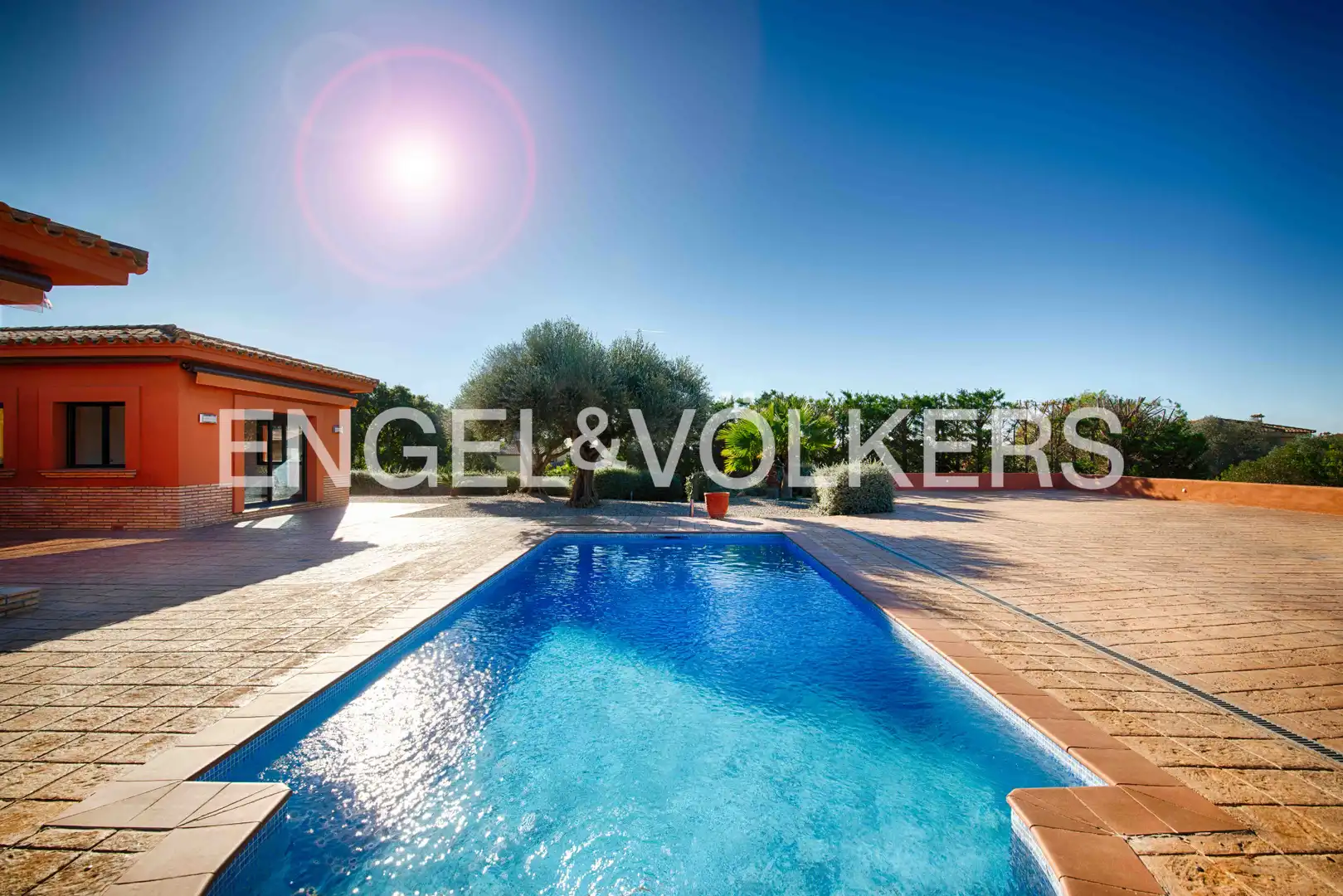 Xalet amb piscina en venda a Carrer Comtes de Peralada