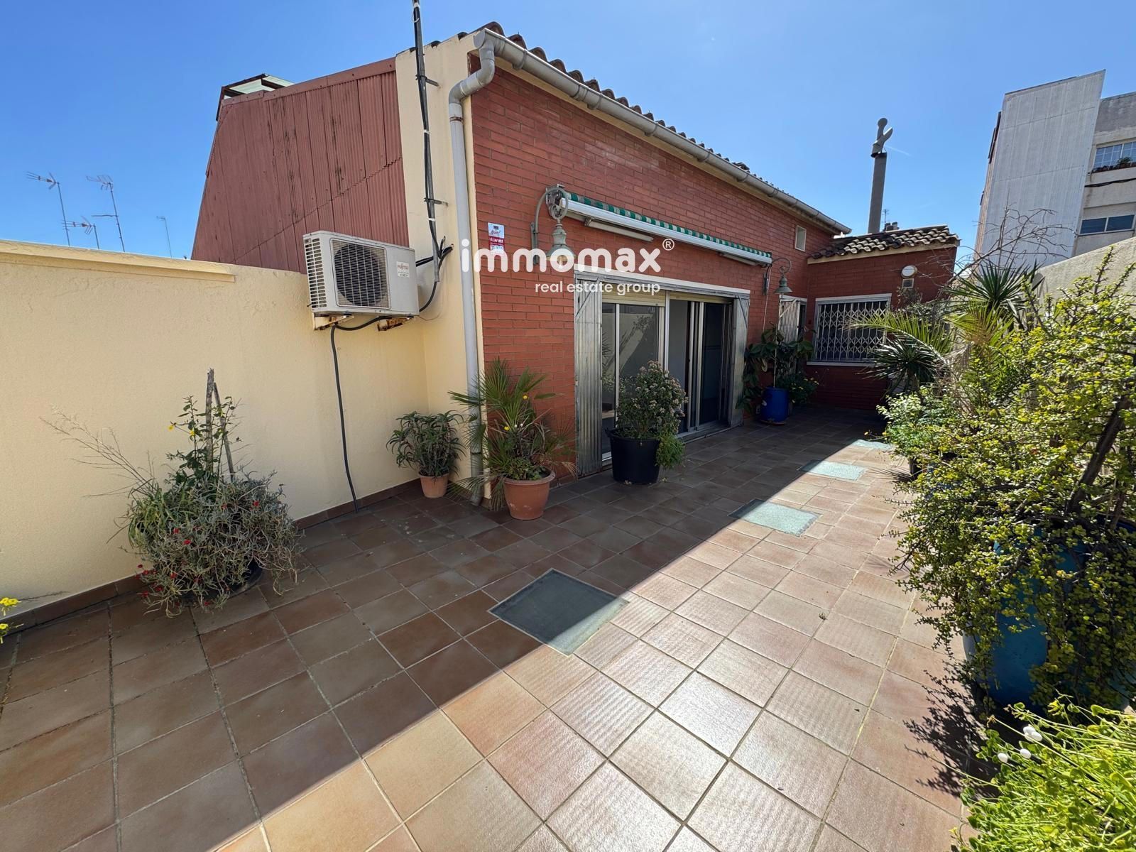 Vista exterior de Casa o chalet en venta en Cornellà de Llobregat con Calefacción y Trastero