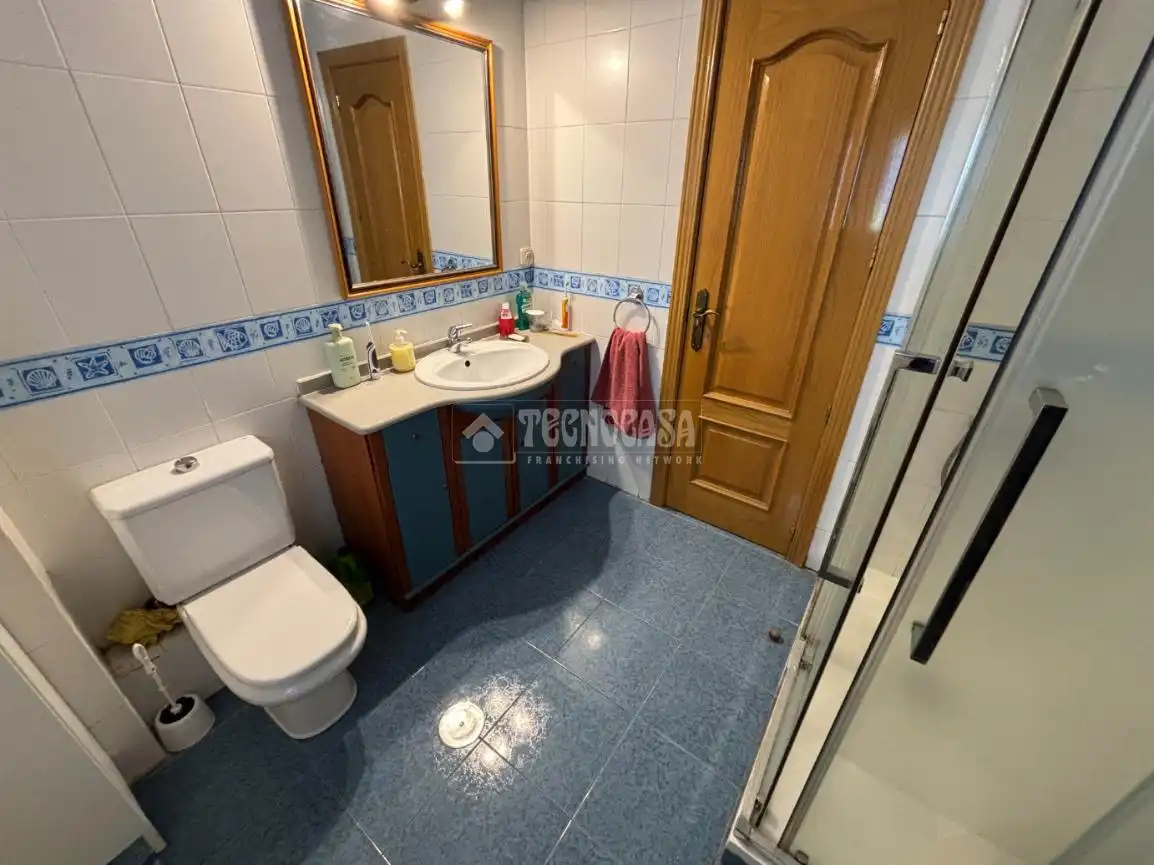 Badezimmer von Wohnung zum Verkauf in Meco mit Heizung und Terrasse