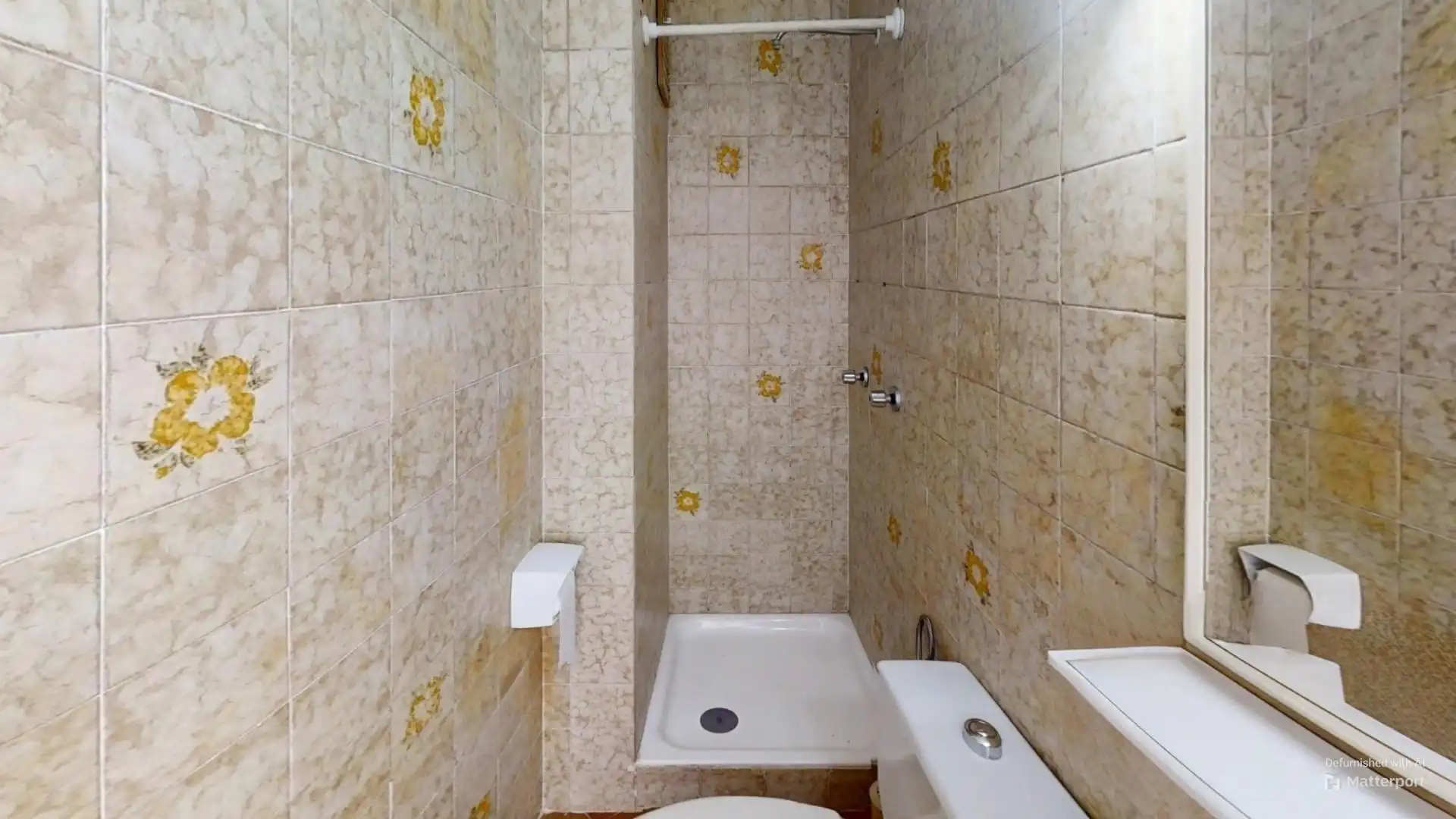 Bany de Apartament en venda en Empuriabrava amb Jardí privat, Terrassa i Moblat
