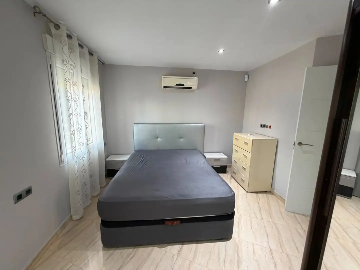 Schlafzimmer von Wohnung zur Miete in Sueca mit Klimaanlage, Möbliert und Ofen