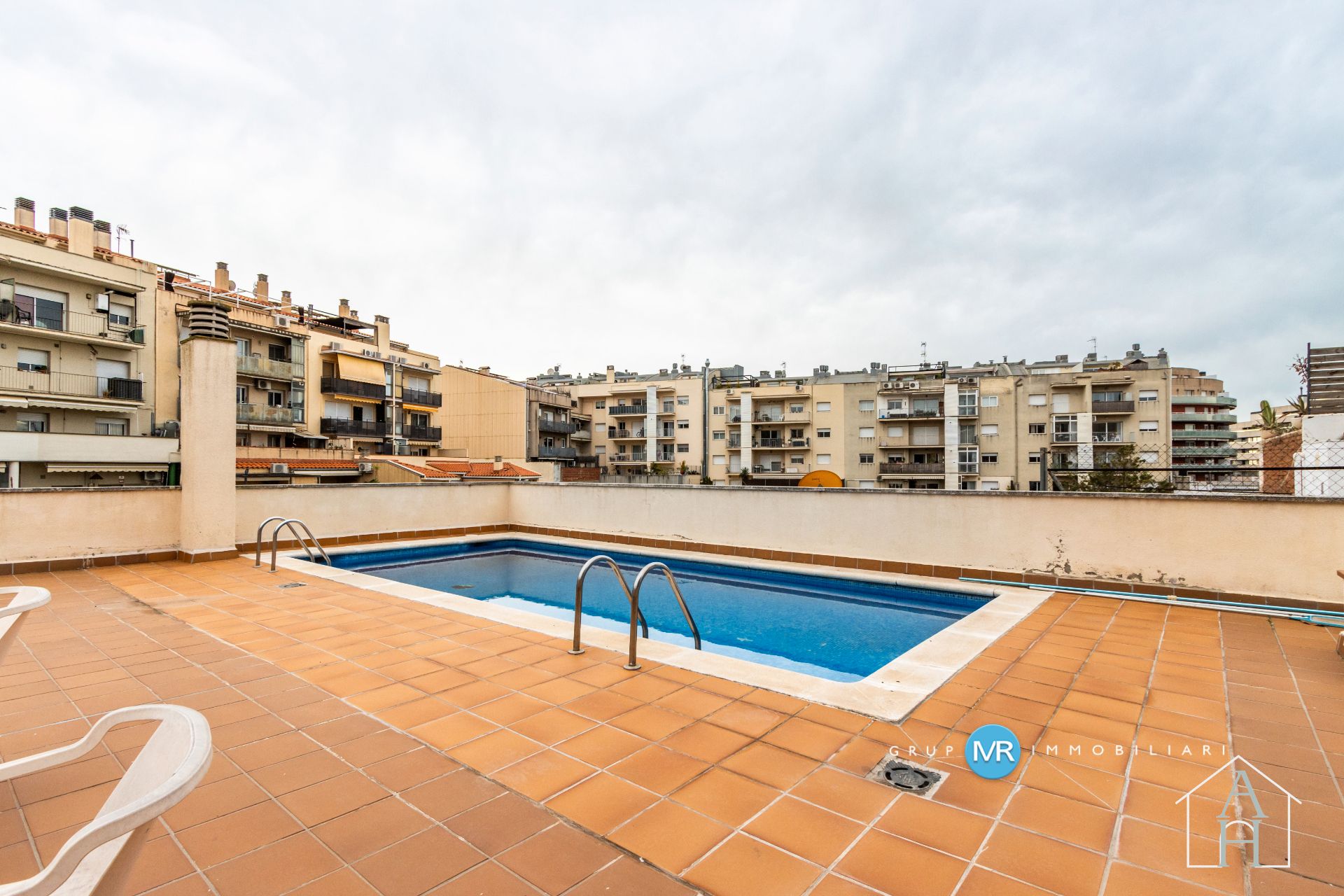 Piscina de Piso en venta en Terrassa con Aire acondicionado, Calefacción y Horno