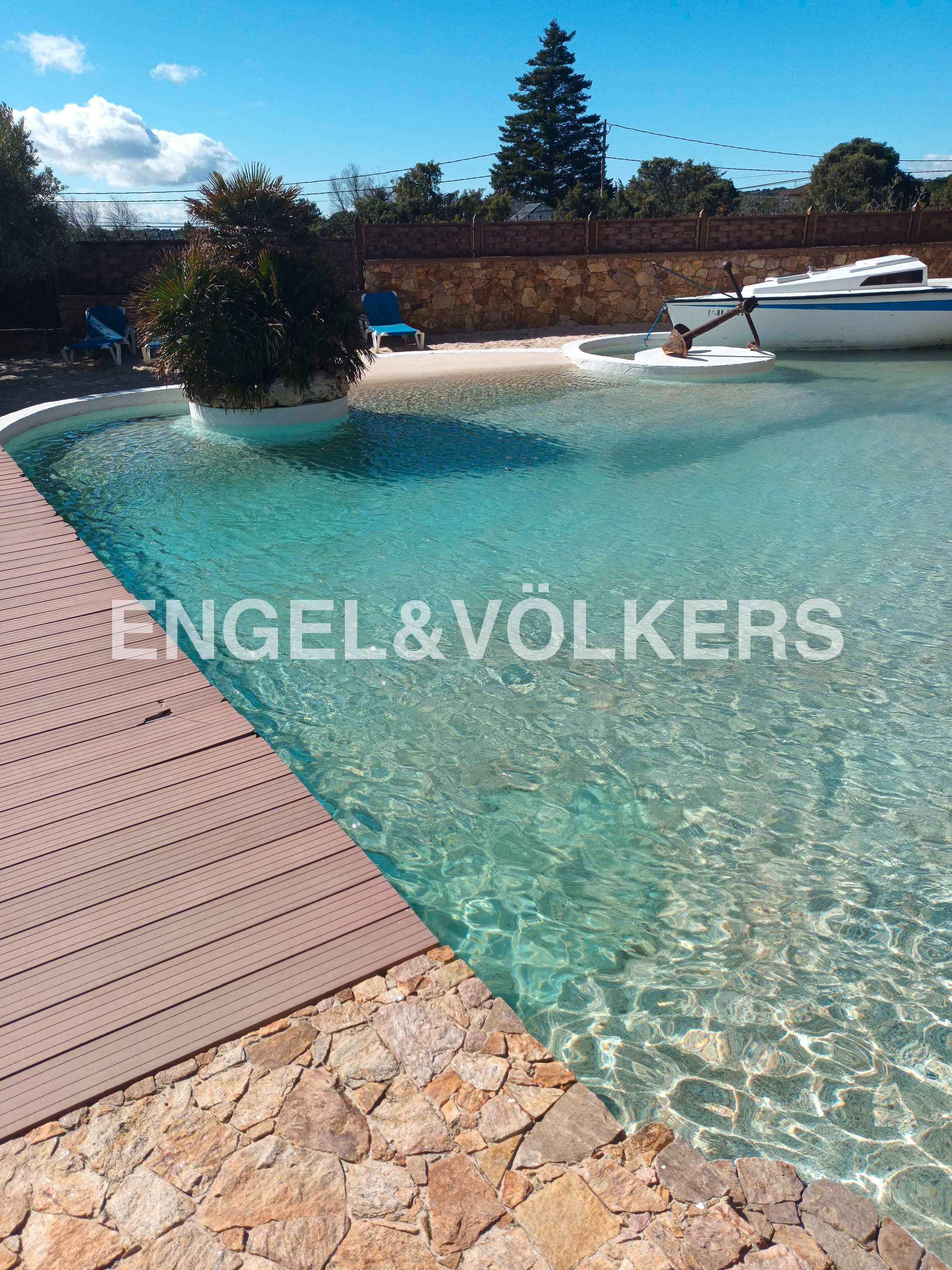Piscina de Casa o xalet en venda en El Berrueco amb Aire condicionat, Calefacció i Jardí privat