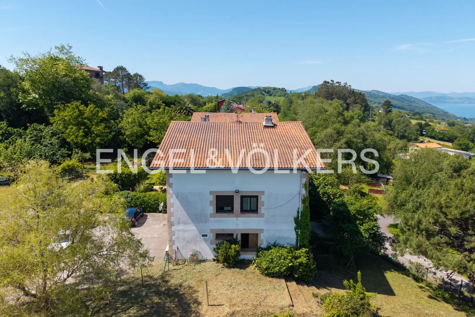 Vista exterior de Casa adosada en venda en Donostia - San Sebastián  amb Calefacció, Jardí privat i Terrassa