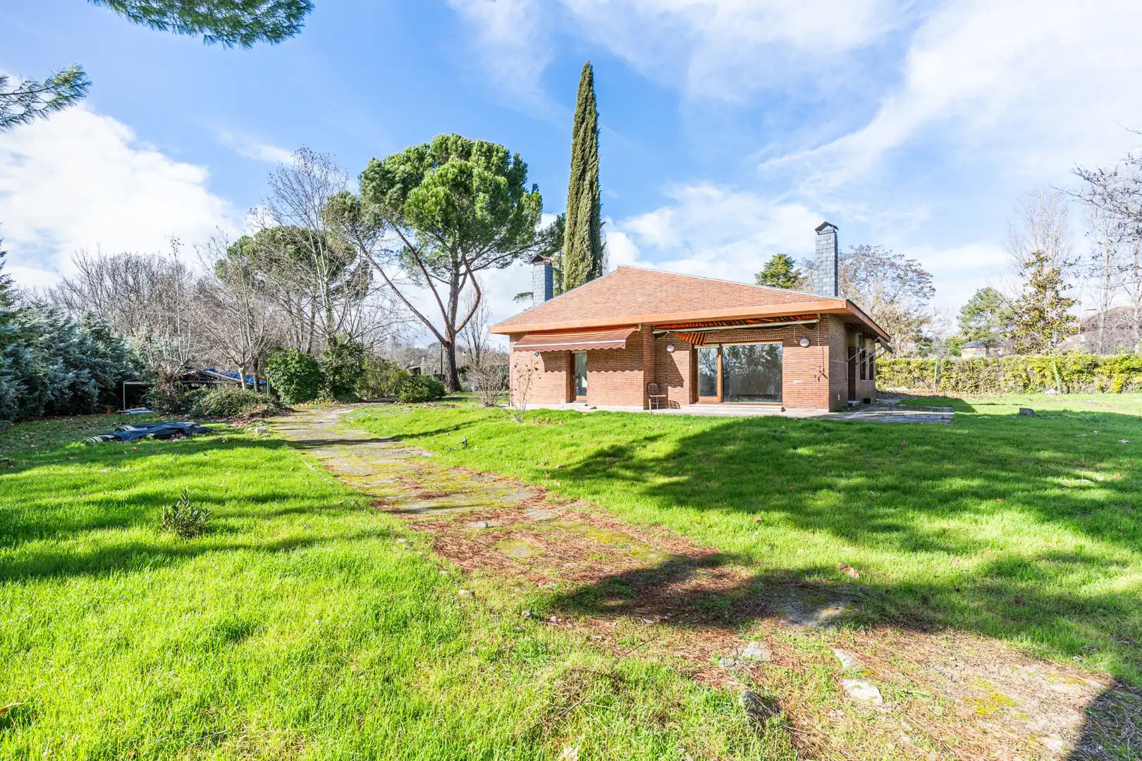 Exterior view of Houses for sale in Villanueva de la Cañada  with Air Conditioner, Heating and Private garden
