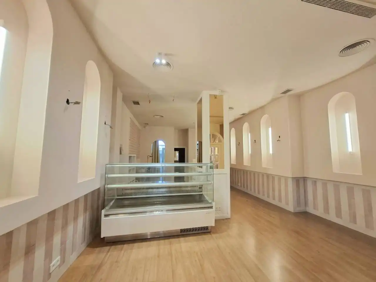 Local comercial en venta en Calle Los Oficios, imagen 4