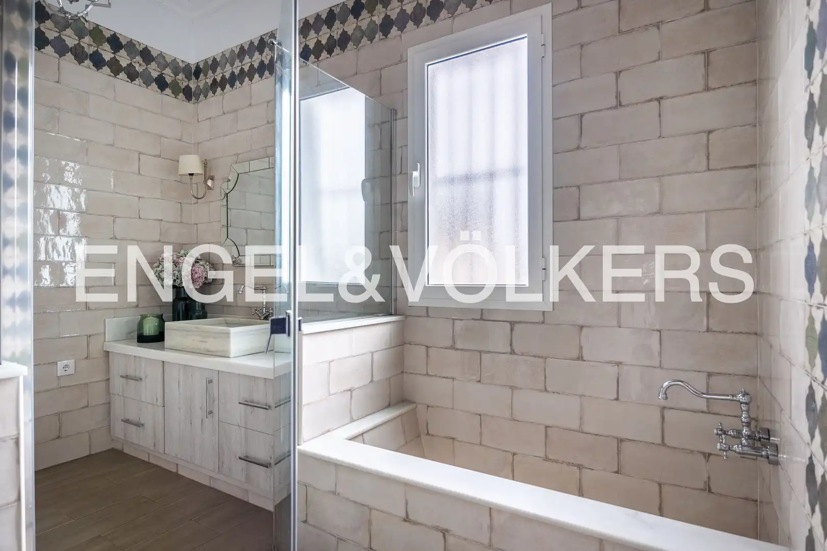 Baño de Finca rústica en venta en Lora del Río con Aire acondicionado, Calefacción y Jardín privado