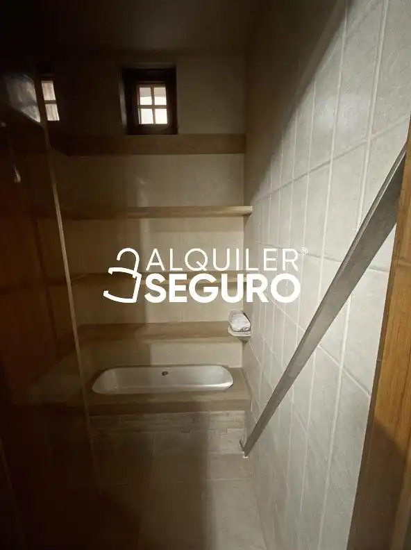 Badezimmer von Geschaftsraum zur Miete in Madrid