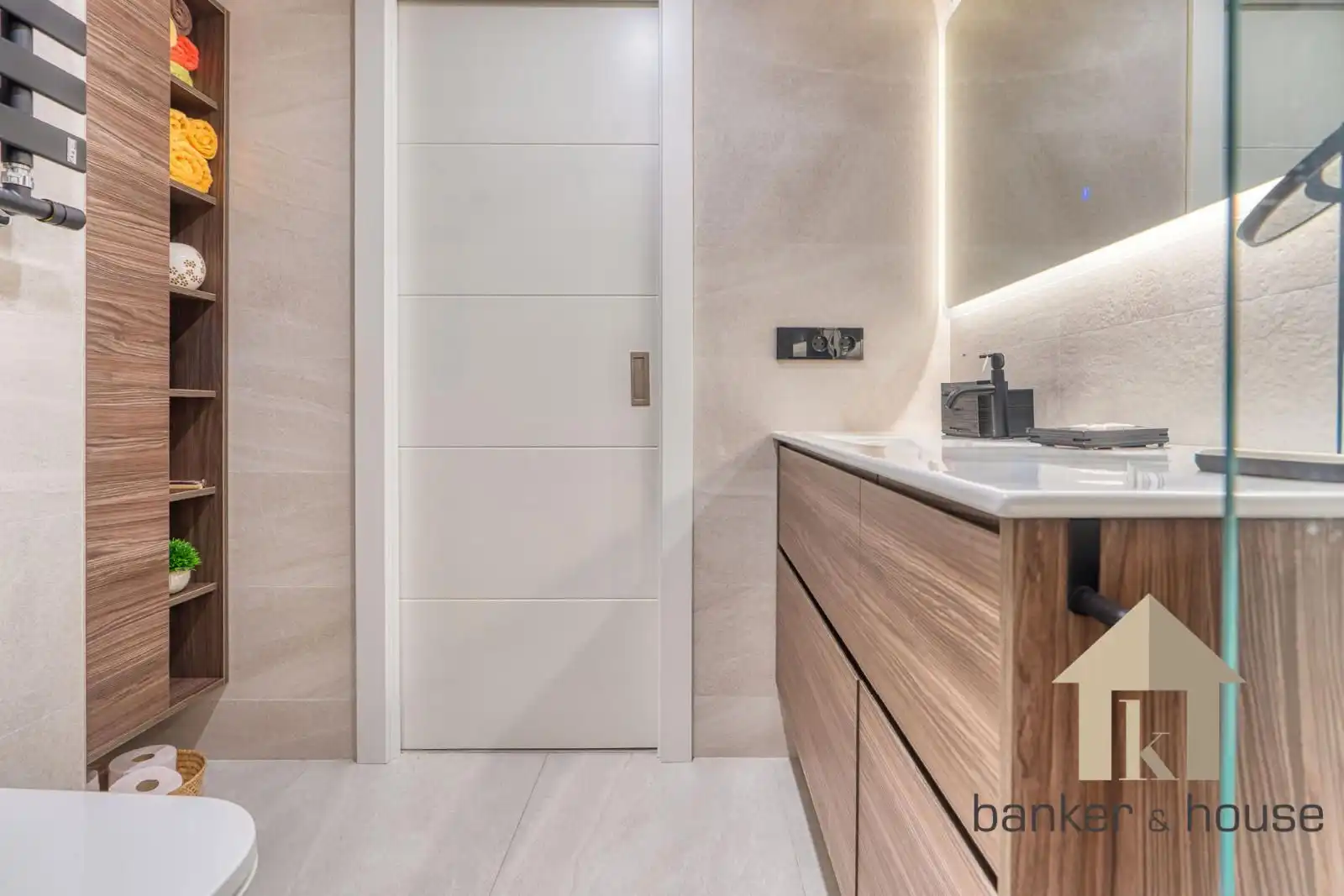 Badezimmer von Dachboden zum Verkauf in Barcelona mit Klimaanlage, Heizung und Terrasse