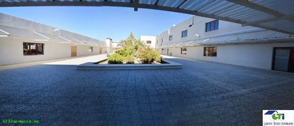 Vista exterior de Oficina de lloguer en Zaragoza