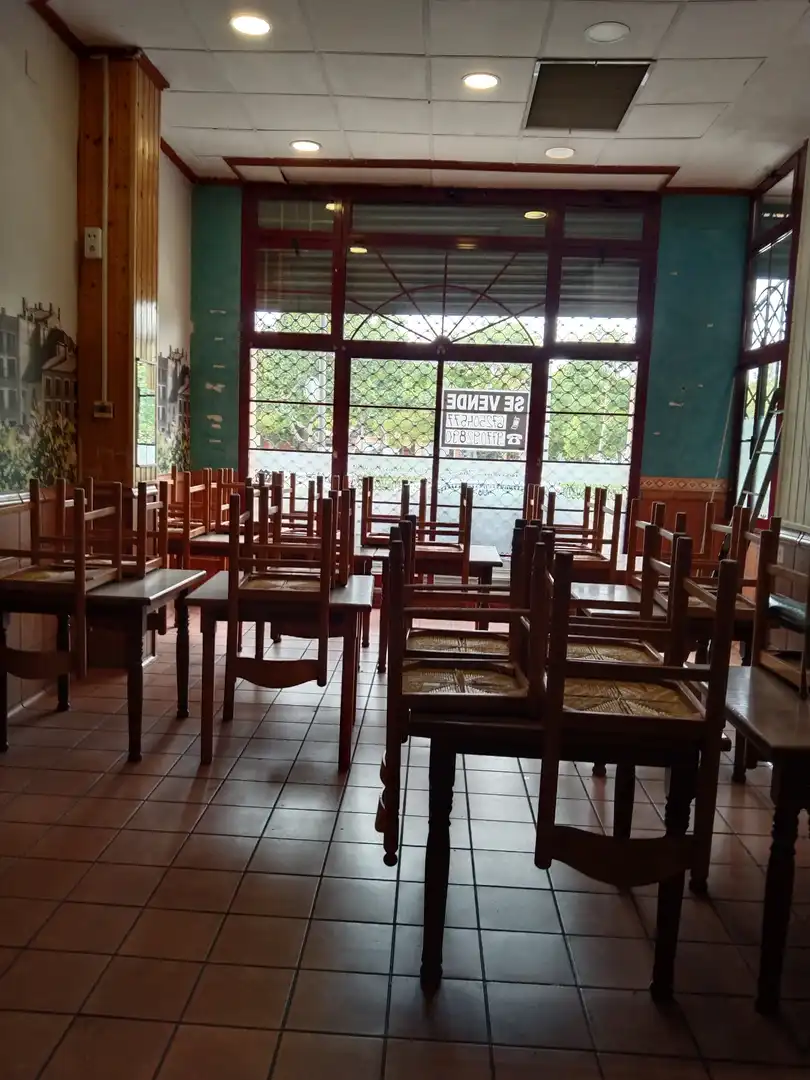 Business premises for sale in Plaça President Companys, imagen 4