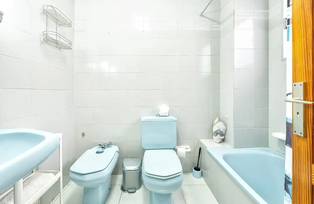 Bathroom of Flat for rent in Las Palmas de Gran Canaria  with Furnished, Washing machine and Microwave