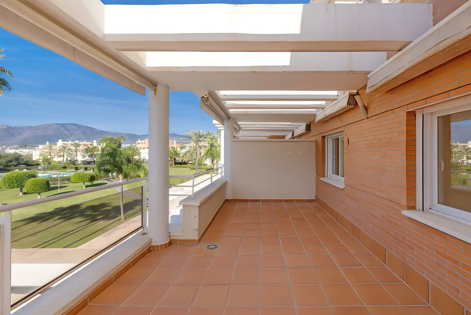 Àtic amb piscina en venda a Estepona Pueblo, imagen 2