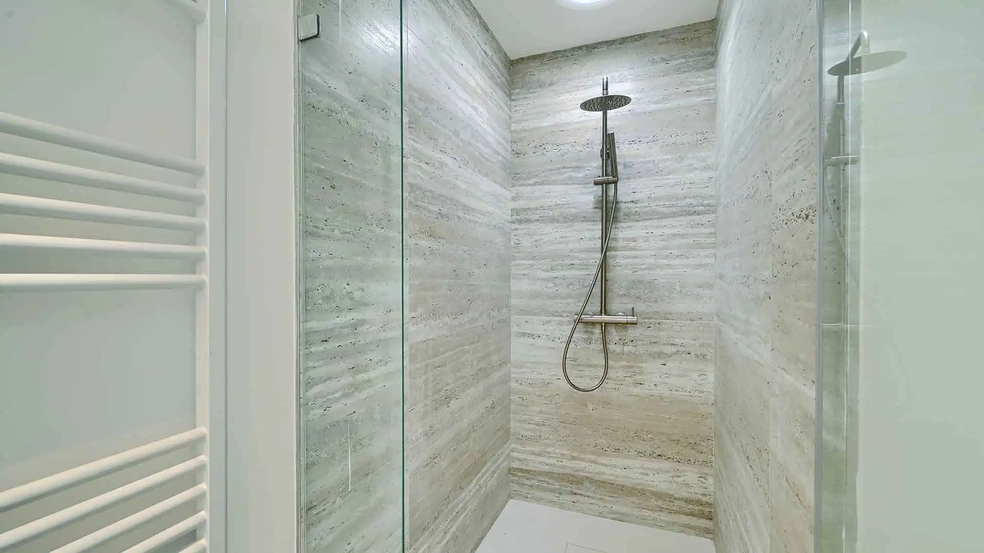 Bathroom of Attic for sale in Marbella  with Air Conditioner, Terrace and Storage room