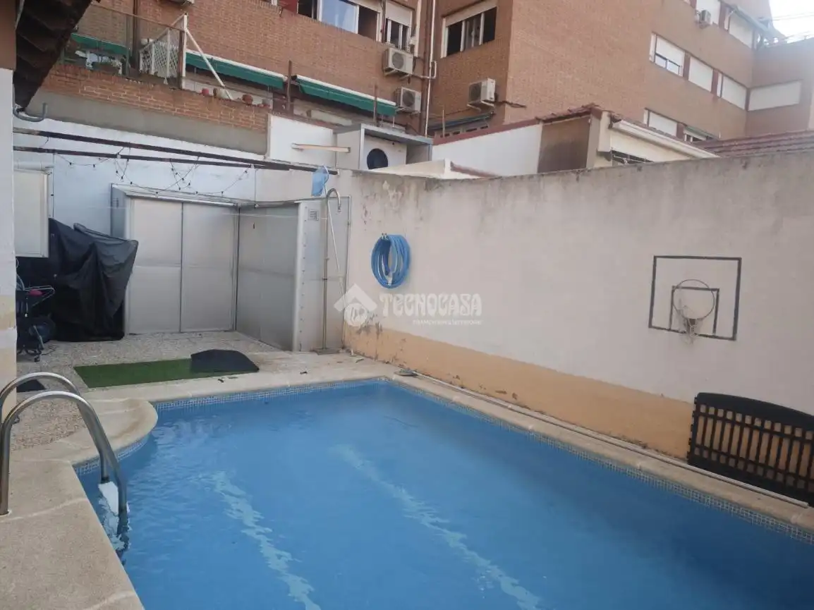 Piscina de Casa o xalet en venda en Madrid amb Calefacció i Piscina