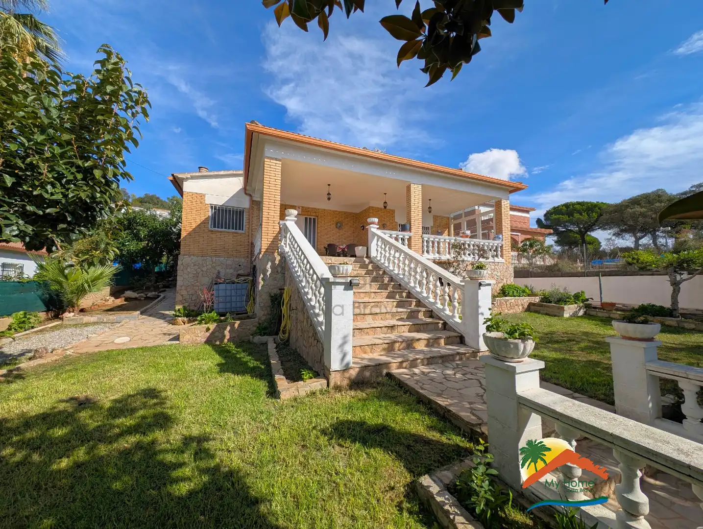 Vista exterior de Casa o xalet en venda en Lloret de Mar amb Calefacció, Jardí privat i Terrassa