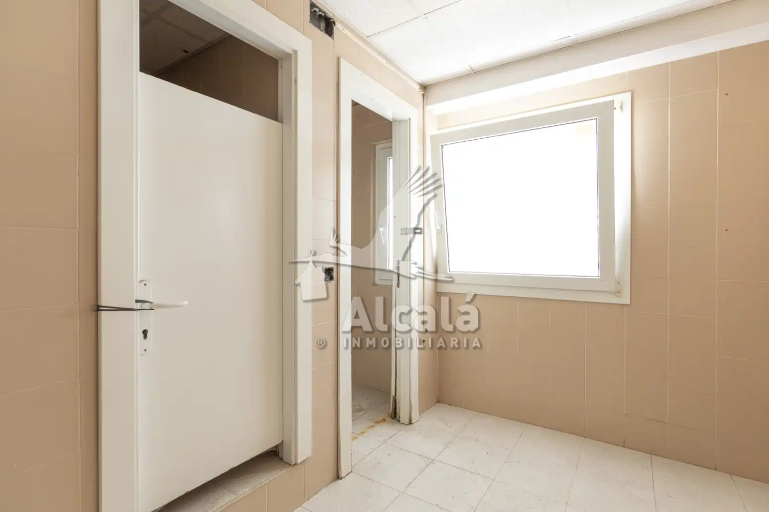 Habitación de Nave industrial en venta en Alcalá de Henares