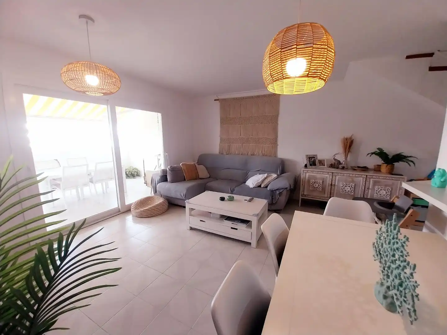 Sala de estar de Dúplex en venta en Mijas con Aire acondicionado, Calefacción y Terraza