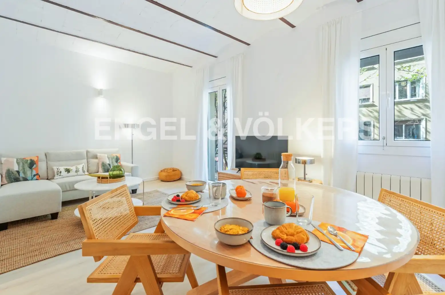Dining room of Flat for rent in Barcelona  with Air Conditioner, Heating and Parquet flooring