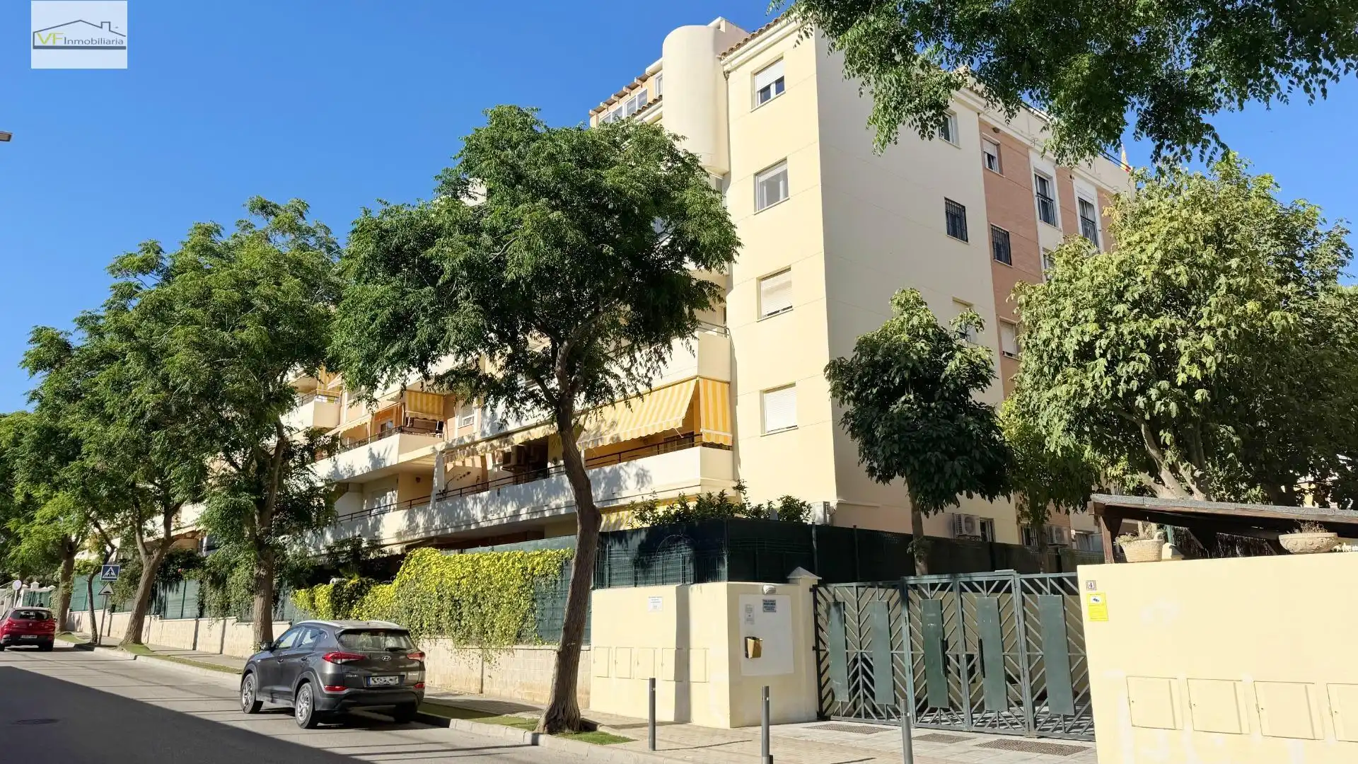 Vista exterior de Pis de lloguer en Rincón de la Victoria amb Terrassa i Piscina comunitària