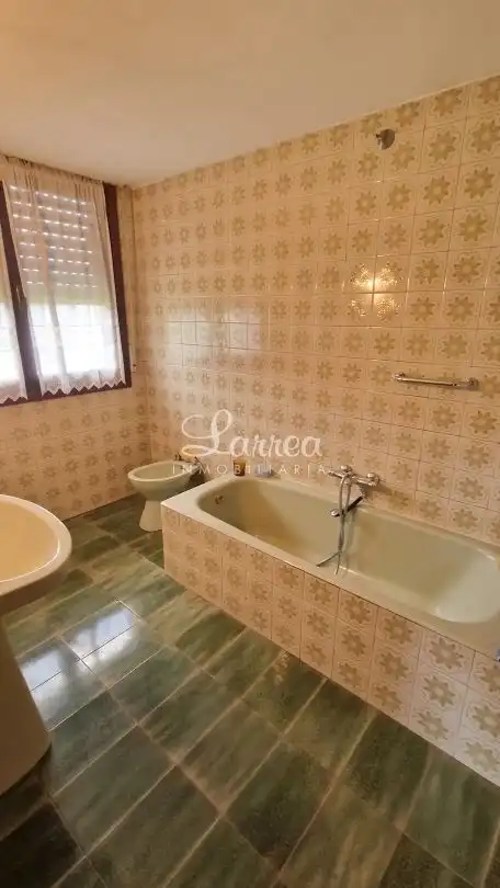 Bathroom of Flat for sale in Arantzazu  with Heating, Private garden and Storage room