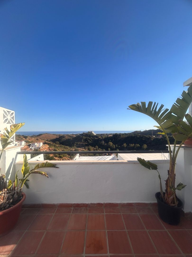 Exterior view of Duplex to rent in Estepona  with Air Conditioner, Heating and Terrace