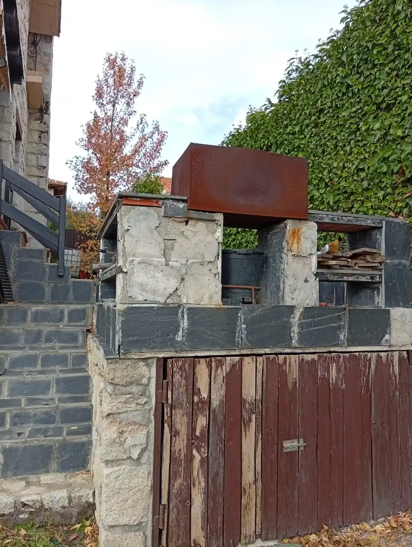Vista exterior de Casa o xalet en venda en Guadalix de la Sierra amb Jardí privat, Terrassa i Traster