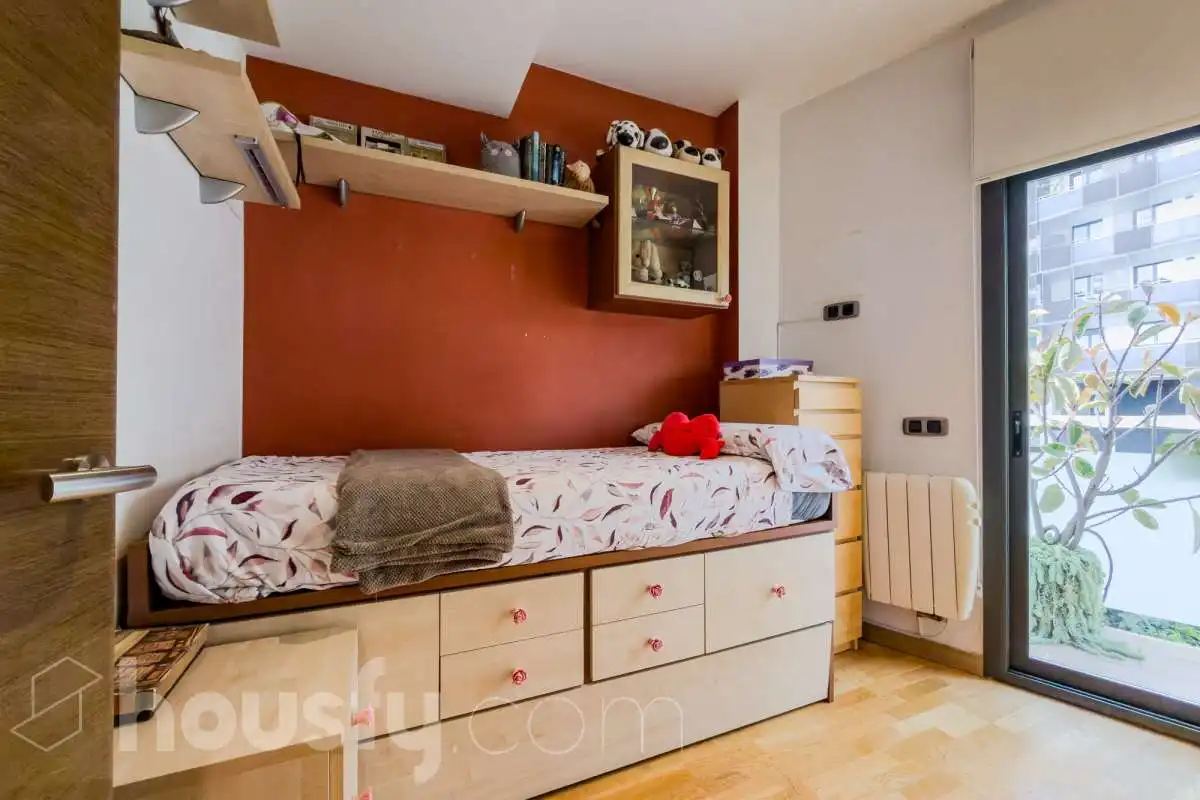 Habitación de Casa o chalet en venta en Barcelona con Aire acondicionado, Calefacción y Jardín privado