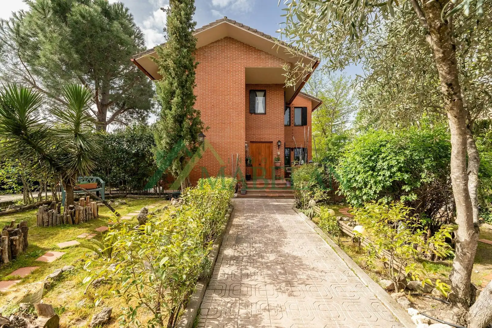 Vista exterior de Casa o xalet en venda en Las Rozas de Madrid amb Aire condicionat, Calefacció i Jardí privat