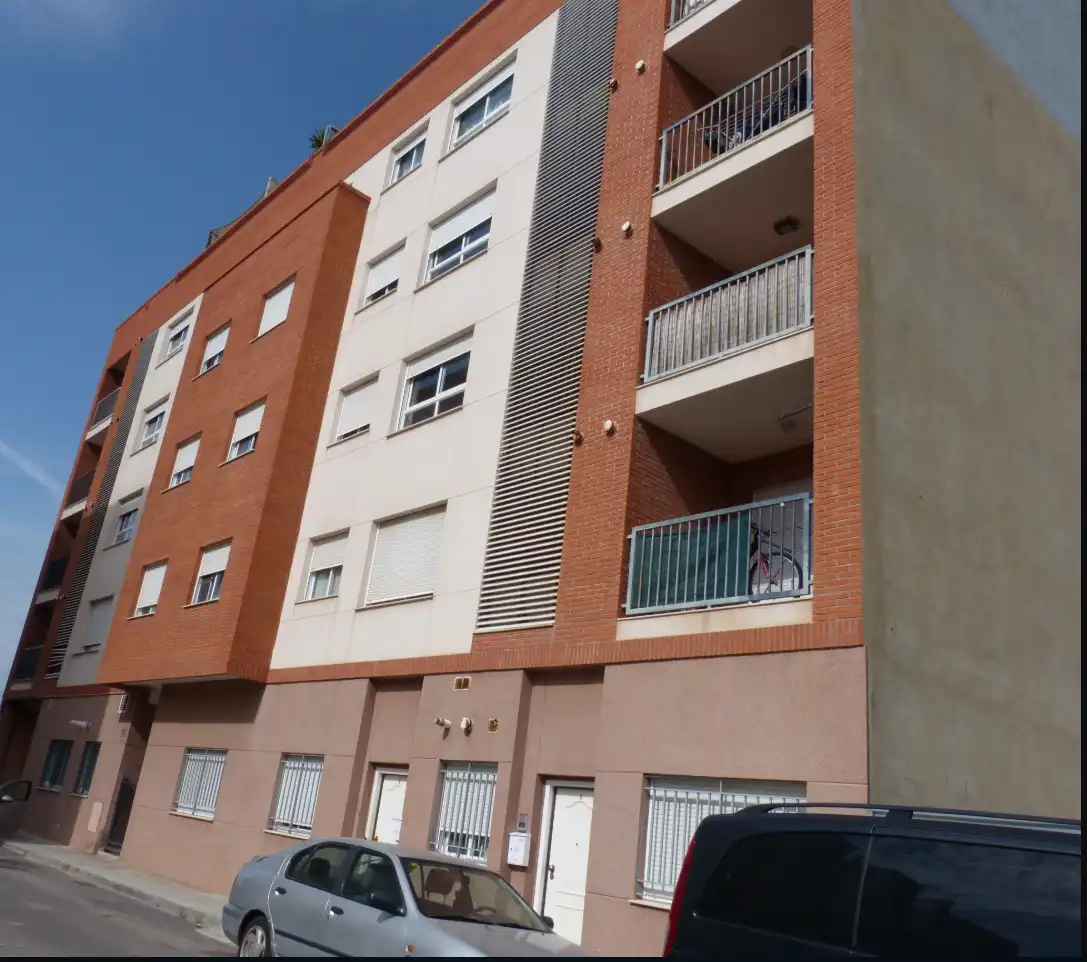 Aparcament amb ascensor en venda a C/ Hernán Cortes