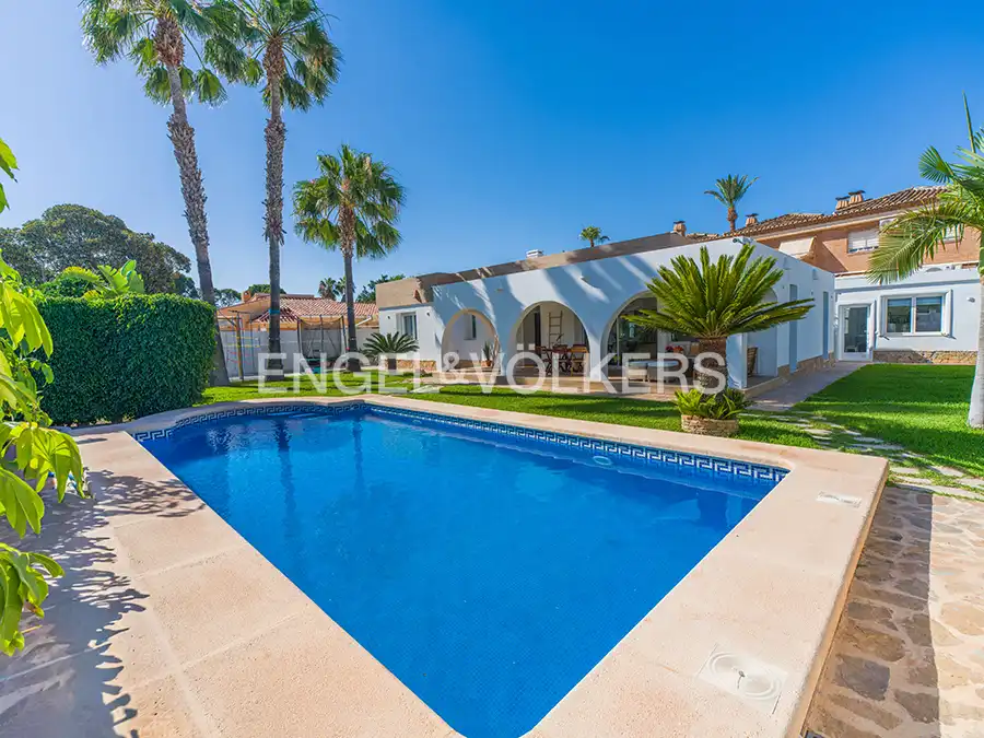 Vista exterior de Casa o chalet en venta en Sant Joan d'Alacant con Aire acondicionado, Calefacción y Jardín privado