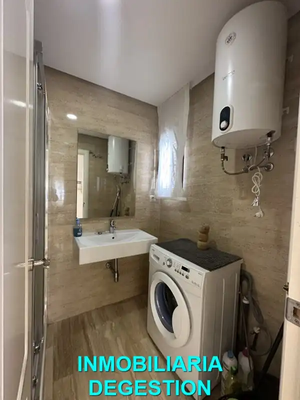 Baño de Apartamento de alquiler en Linares con Aire acondicionado, Calefacción y Amueblado