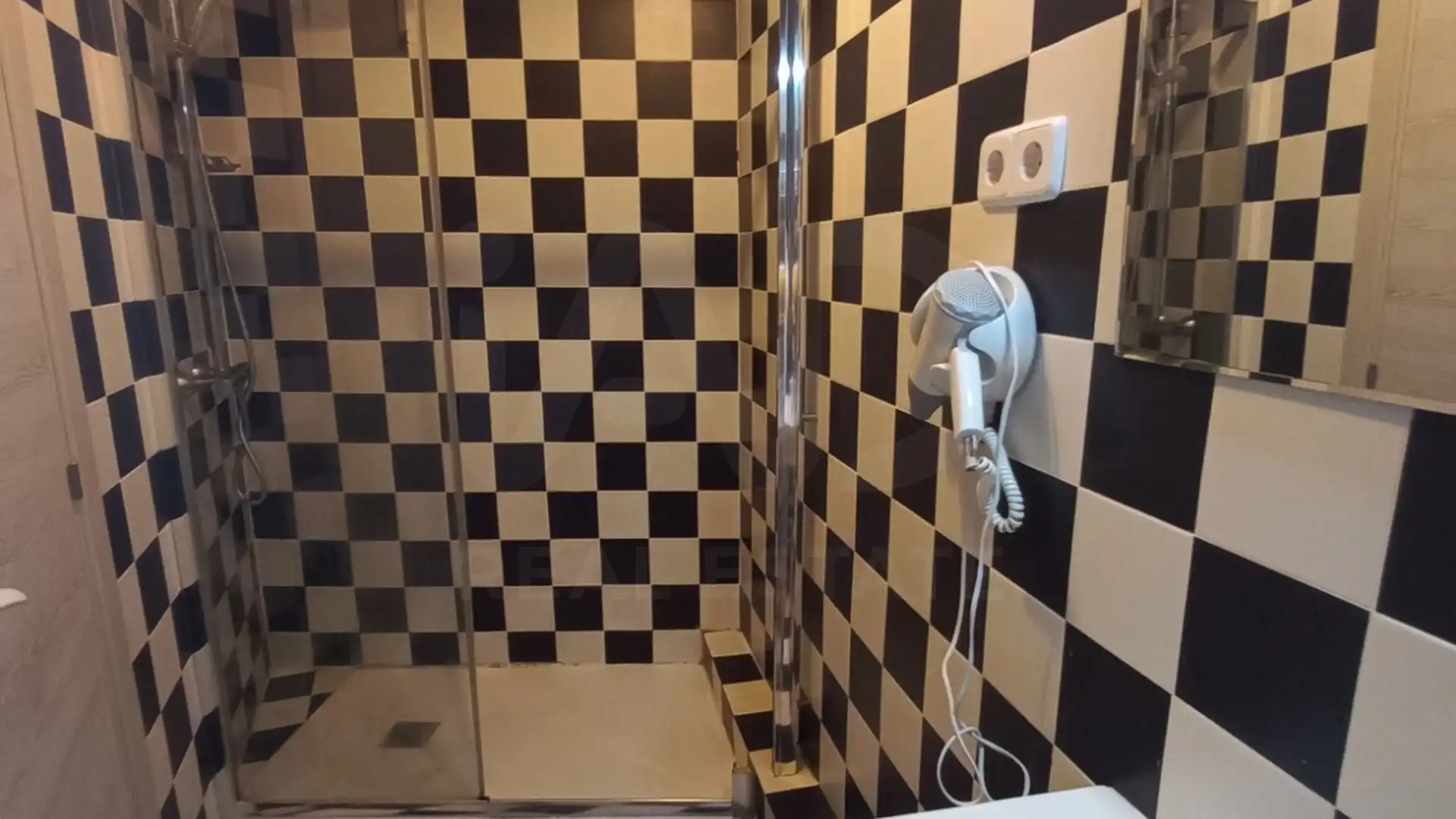 Badezimmer von Wohnung zur Miete in Madrid mit Klimaanlage