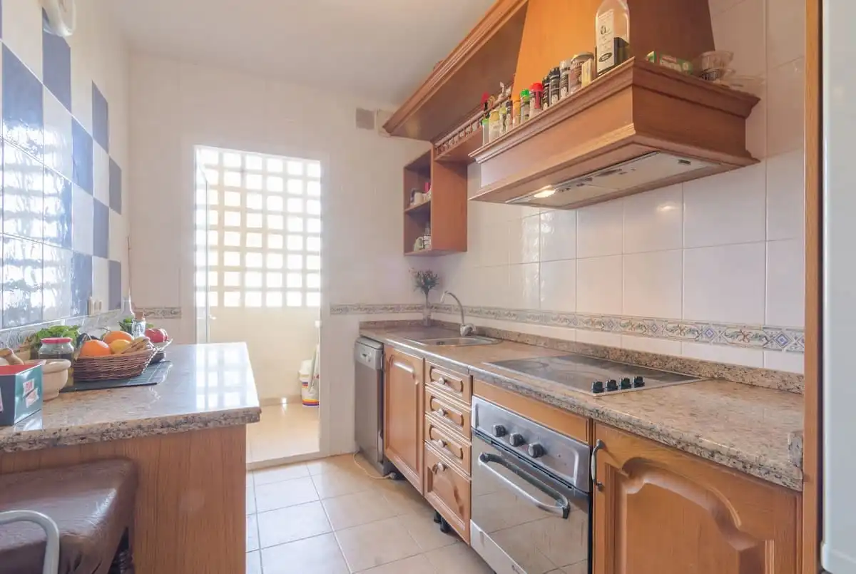 Cocina de Apartamento de alquiler en Torremolinos con Aire acondicionado, Terraza y Amueblado