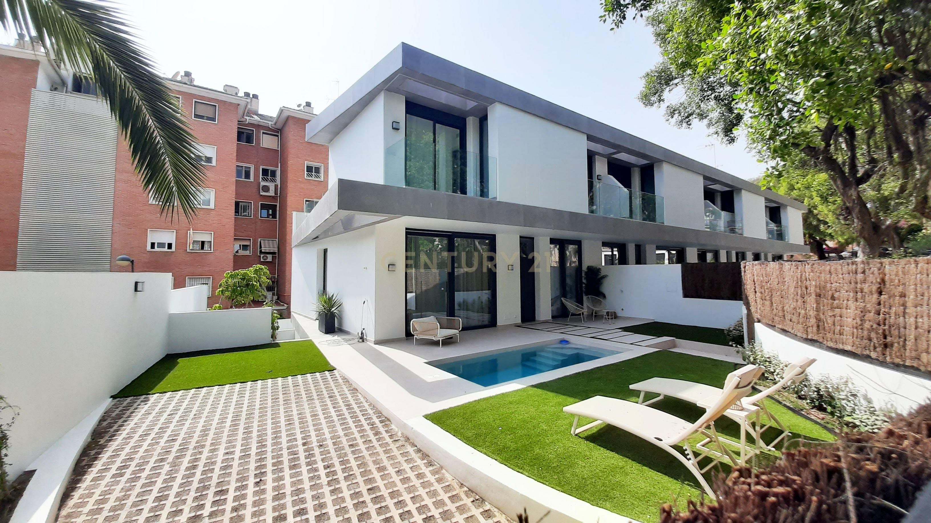Exterior view of House or chalet for sale in Málaga Capital  with Air Conditioner, Heating and Terrace